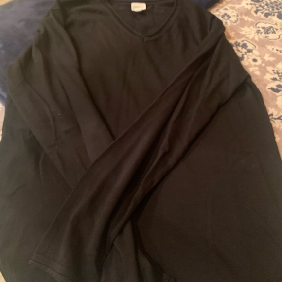 New Armani VNeck Sweater Beautiful & so classy. A great sweater for an attire M. - Picture 4 of 10